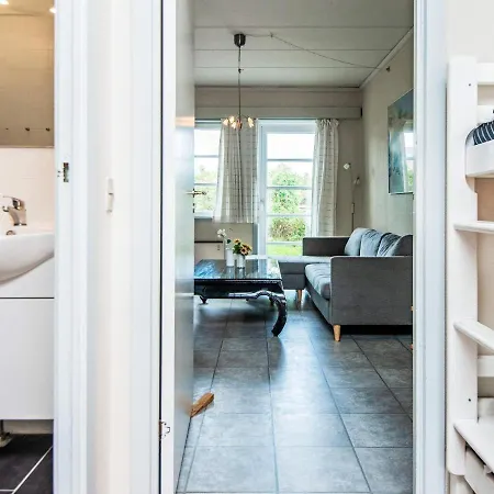 4 Person In Romo-by Traum *