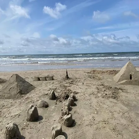 4 Person In Romo-by Traum *